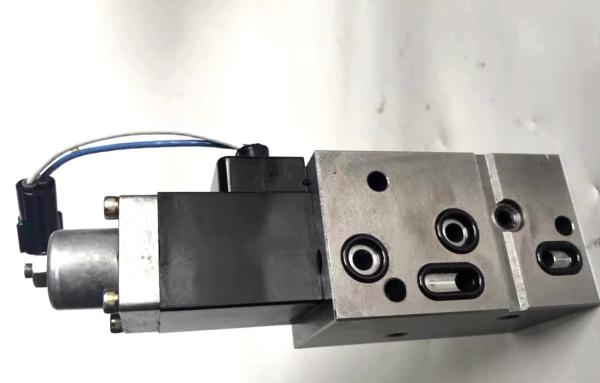 KATO Hydraulic Pump Parts Electromagnetic Valve / Excavator Solenoid Valve