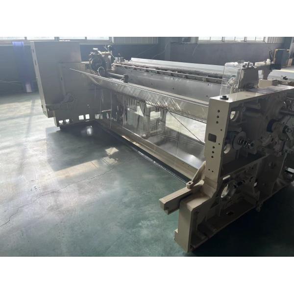 Тень двойной струи воды сопла сплетя