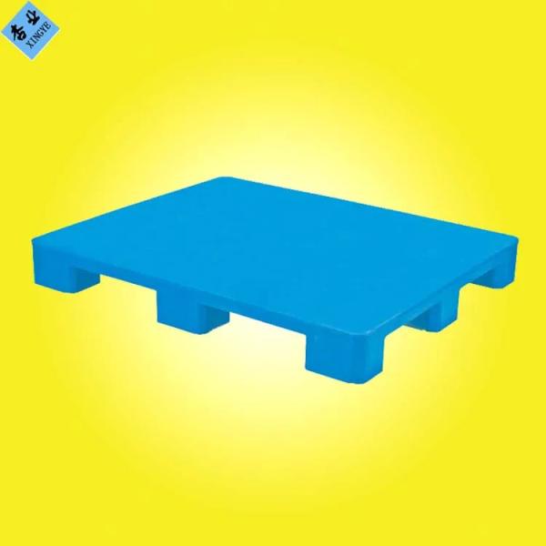 Pallet de empilhadeira de plástico azul Placa de plataforma de empilhadeira de caminhão de empilhadeira de plástico de malha à prova de umidade.