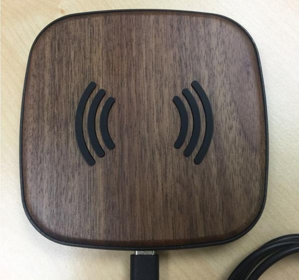 Universal 5W Wireless Travel Charger , Magnetic Phone Charger Bamboo Color PD Charger