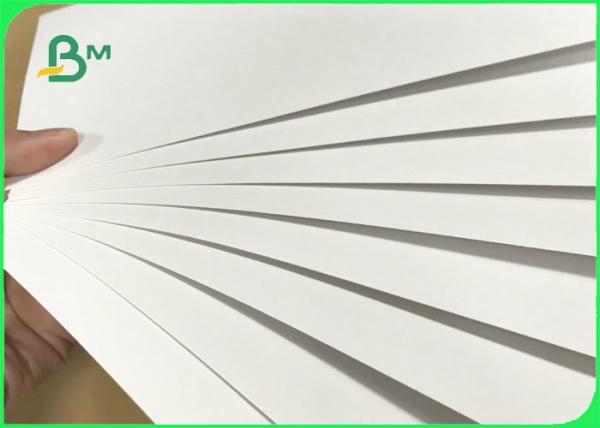 Papel absorvente branco super do AA da categoria na folha 0.6mm 0.8mm para a pousa-copos
