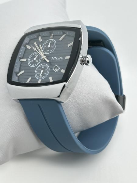Une montre de poignet en quartz élégant avec ceinture en cuir lumineux pour les professionnels
