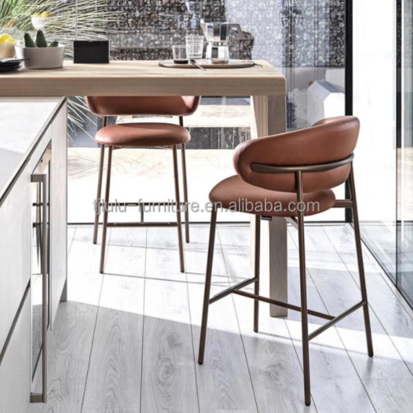 G10 Bar Furniture High Chair Bar Stool in Solid Wood for  Seating