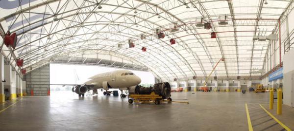 Sala grande da fonte pré-fabricada das construções do hangar do avião do fardo da tubulação de aço para o estacionamento plano