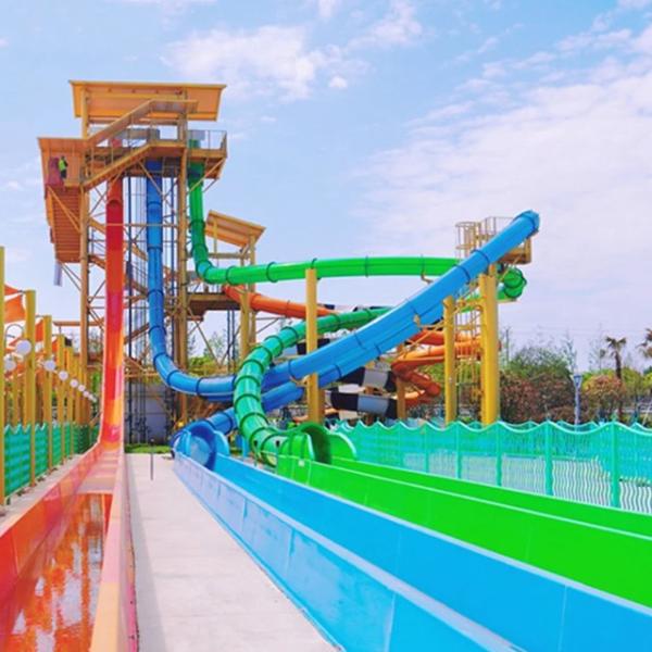 Un toboggan aqualoop extérieur passionnant pour le parc aquatique