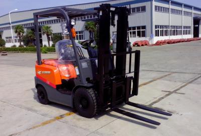 Certificado de 1,5 toneladas do CE do caminhão de forquilha do contrapeso do motor do poder de ISUZU novo