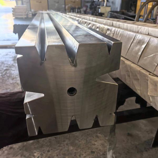 Hydraulic CNC Press Brakes Powerful Bending Machine 4 Meter Precise And Efficient