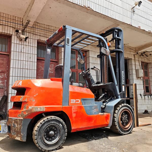 Carretilla elevadora Toyota usada de 3 toneladas, altura de elevación 4m, motor diésel, usada, original de Japón, máquina de segunda mano