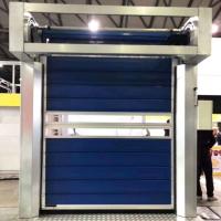 Exterior Interior Isolado Portas de garagem em rolha Cinza Base de tijolo branco