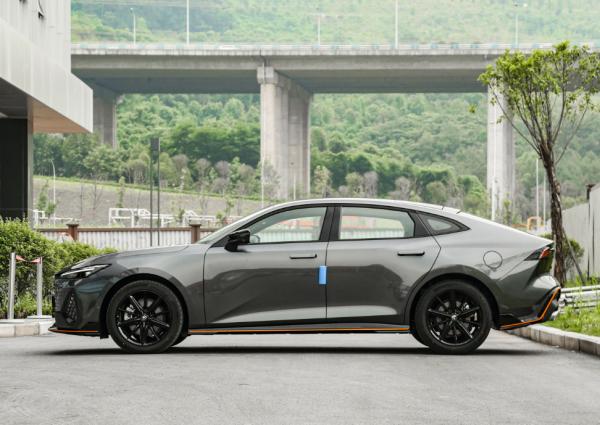 Em bom estado Sport Automático Chang An EV Changan UNI-V 5 lugares 5 portas carro a gasolina