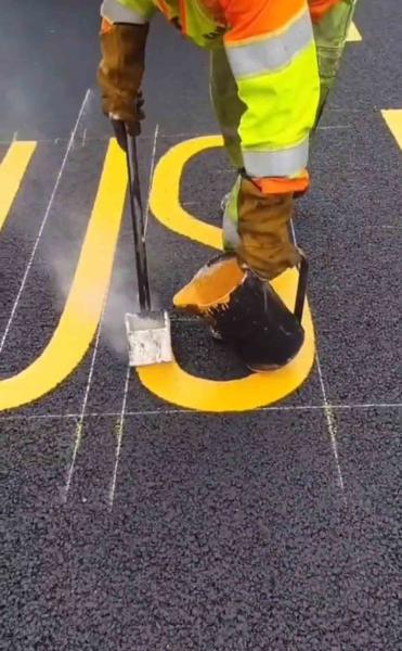 Hot Melt Road Marking Paint With Synthetic Resins For Strong Adhesion Wear Resistance