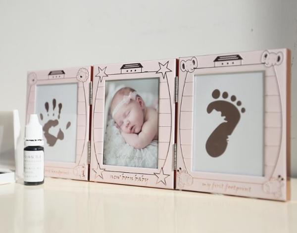 Lovely Aluminum New born Baby Handprint and Footprint Photo Frame Kit with a EN71 passed Ink Pad