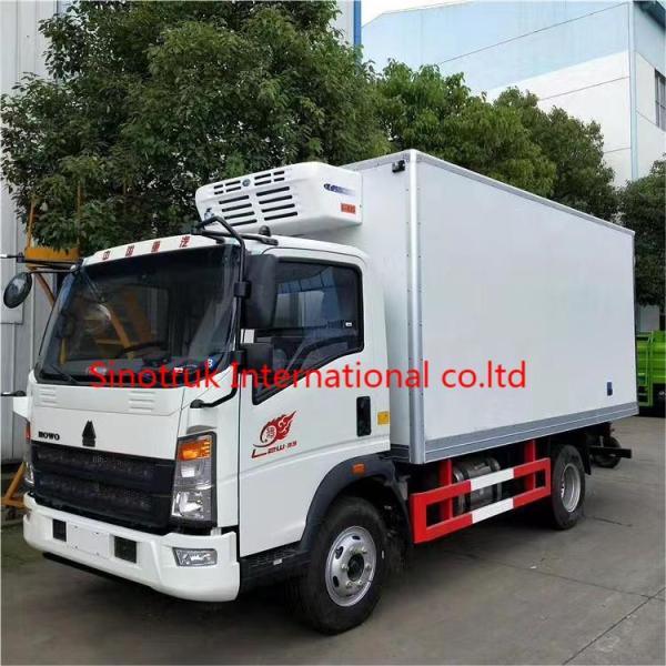 Refrigerated Truck SINOTRUK HOWO For Frozen Food / Medicine Transport
