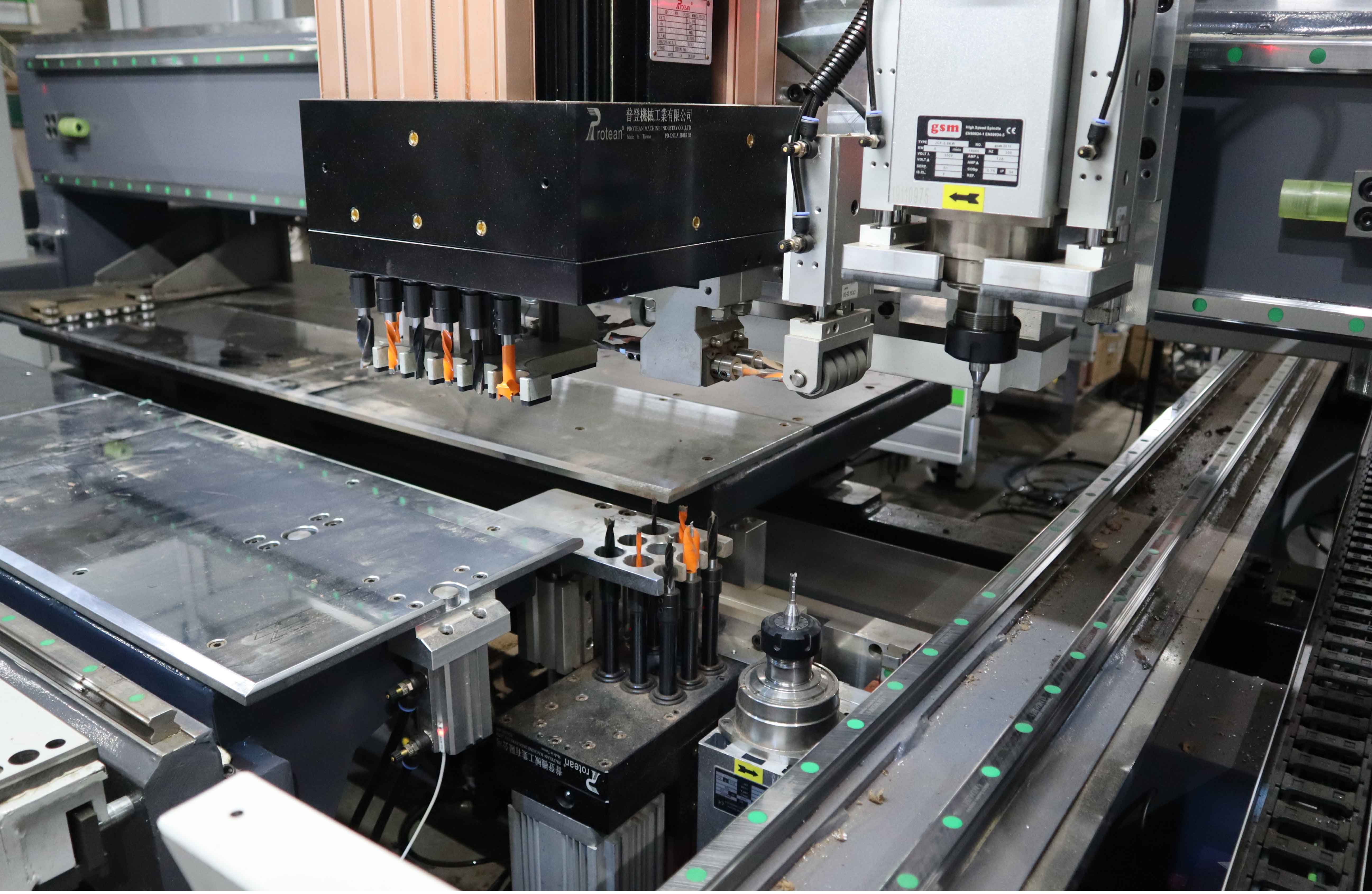 Искусственная машина расточкой CNC доски для деревянной мебели панели шкафа отверстия