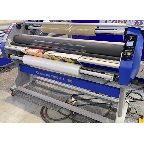 Silicone Hot Roll Laminator 110V / 220V Professional Laminator With Trimmer Holder