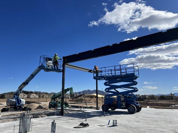 ASTM AISC Bâtiment métallique préfabriqué Structure en acier entrepôt PEB