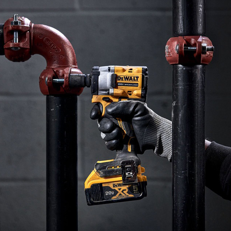 DEWALT DCF922 20V MAX XR Brushless Cordless 1/2 in. Compact Impact Wrench with Hog Ring Anvil