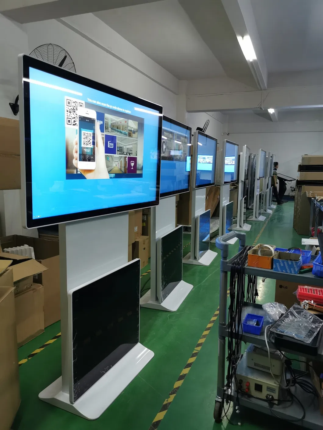 55 Inch Android Digital Signage Kiosk with 400CD/M² Brightness