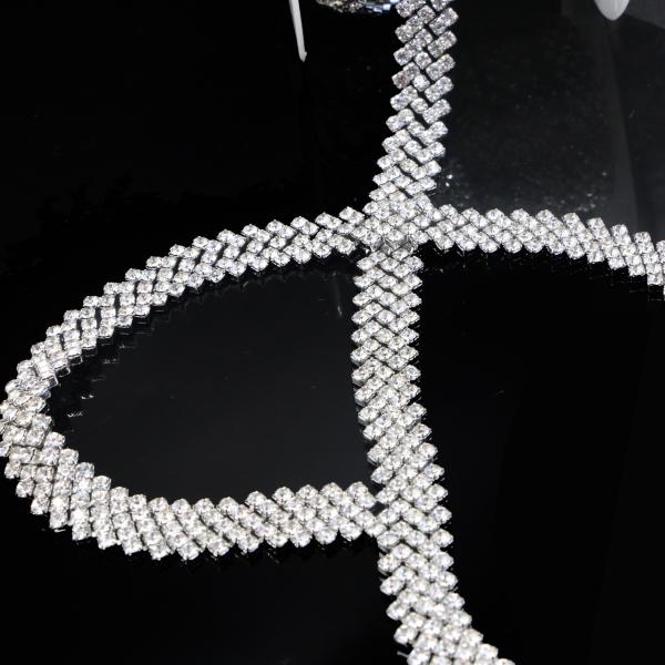 1.5cm Wide Silver Rhinestone Necklace Copper Material For Women Clothes ODM