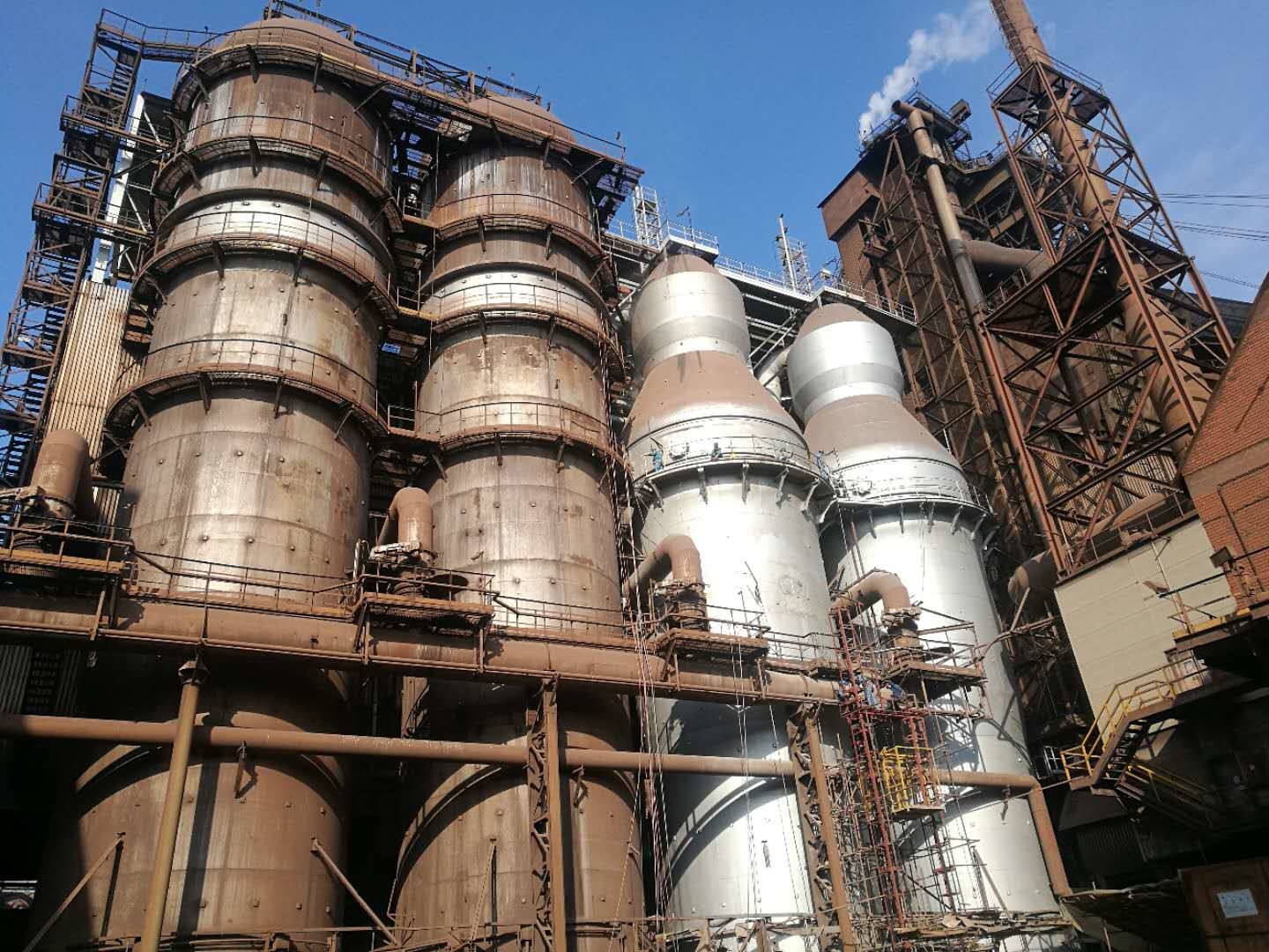 Кирпич анти- огнеупорного кирпича Fe2O3 печи известки 1260C корозии 2 изолируя/высокого глинозема изолируя