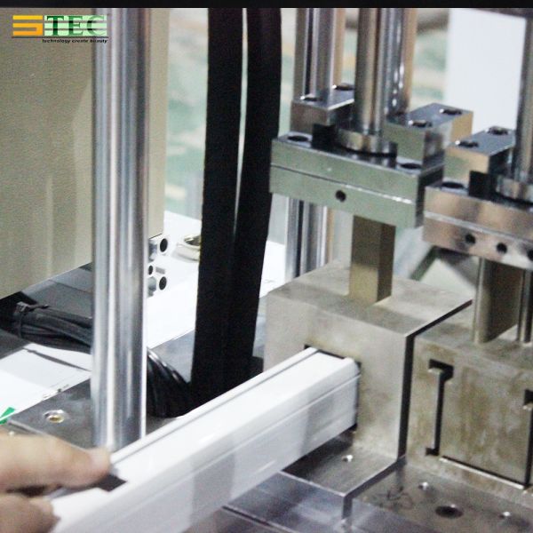 Rail Cutting Punching Machine For Aluminum Steel Profile Hydraulic Function
