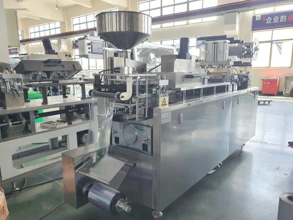 Máquina de embalagem farmacêutica 50HZ automático da bolha 0.8Mpa