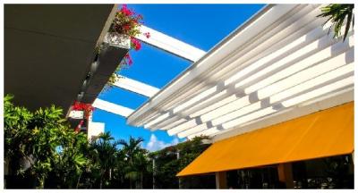 Le PVC escamotable extérieur de pergola en métal de tissu de PVC de tente de toit a enduit le finissage de voile