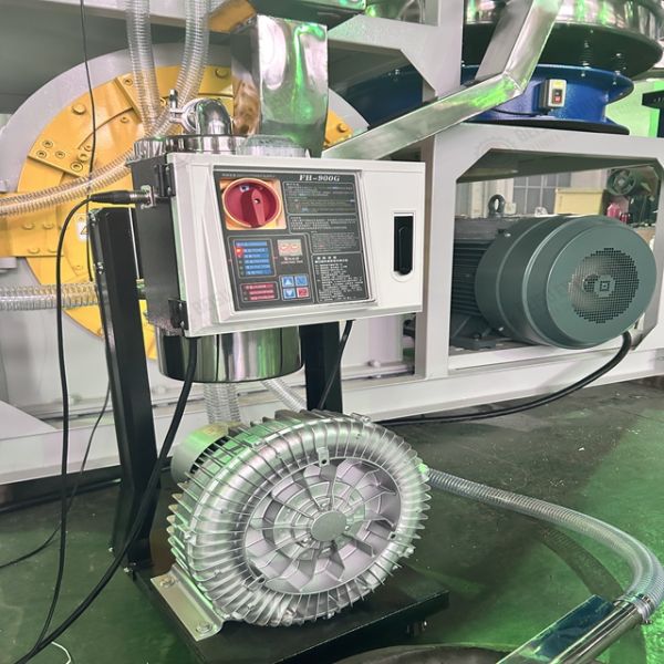 Plastic water tank rotational molding casting lining PE shredding grinder pulverizing milling machine