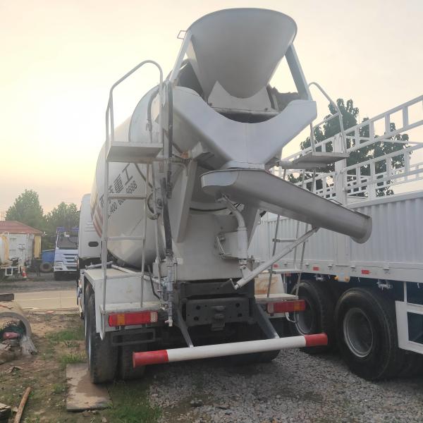 Sinotruck Used Mixer Truck Concrete Mixing Vehicle HOWO 380hp 6x4 8x4