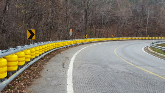 Безопасный барьер ролика безопасности материала ЕВА барьера дорожного движения