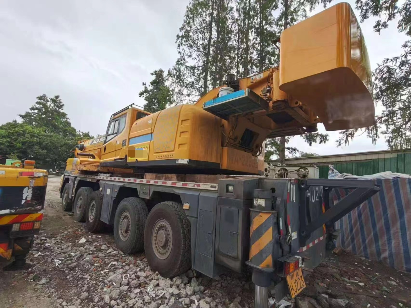 Продажа Zoomlion XCA220 220 тонн Мобильный грузовой кран 6-секционный бум Использовано 2012 местоположение
