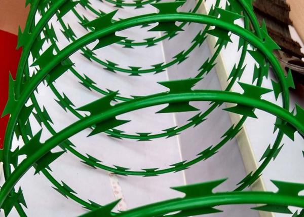 Airport Razor Fencing Wire Length Customized Razor Concertina Coil