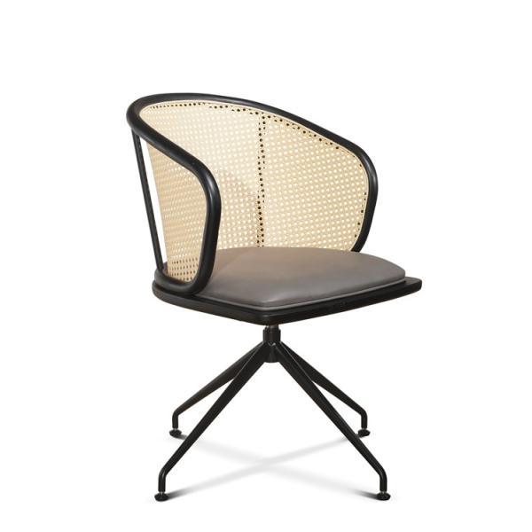 Executive Office Guest Rattan Office Chairs PU Upholstery 70cm Adjustable 10.5 Kg