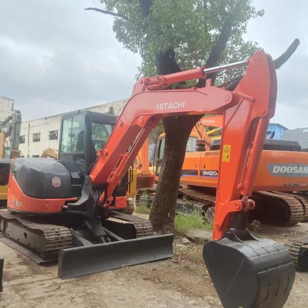 A escavadeira Hitachi ZX50U de segunda mão é de boa qualidade e preço acessível