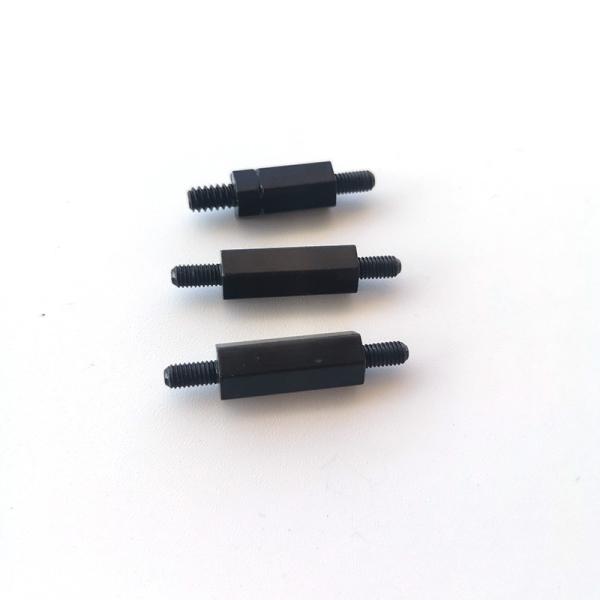 O suporte isolador fêmea masculino de refrigeração água do cartão-matriz do radiador parafusa o suporte sextavado preto Electrophoretic