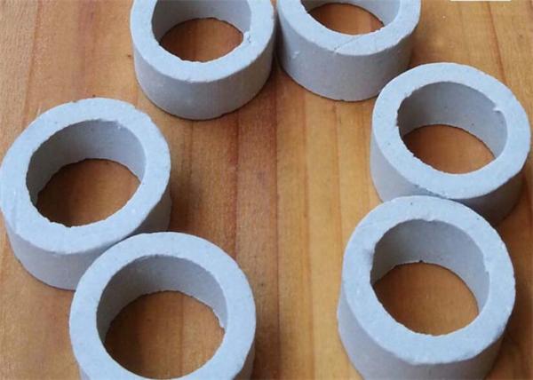 Anéis de Raschig da resistência de corrosão que embalam o anel cerâmico 3-8MM do nuvem