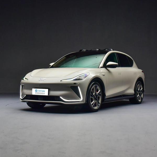 SUV eléctrico de 200 mph con 4 asientos y piloto automático