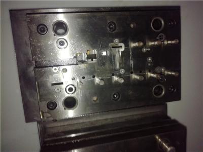 As montagens que dobram dados de carimbo do metal personalizaram acessórios da espessura 2mm
