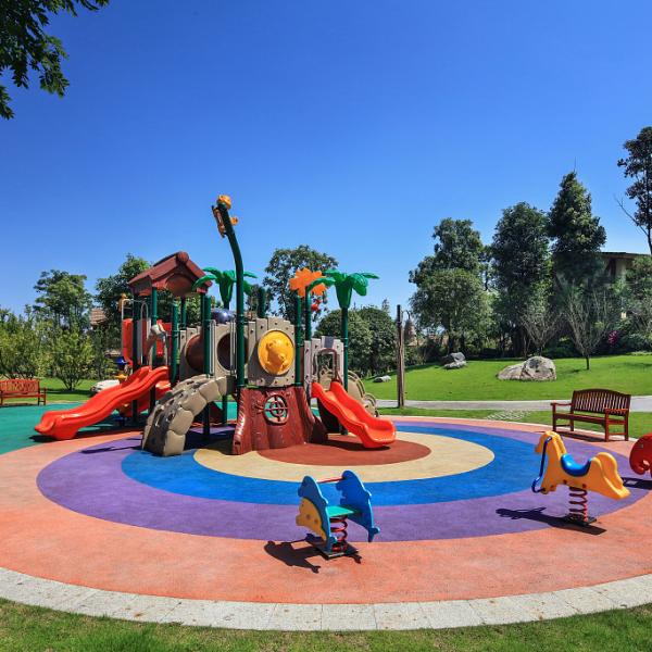Playgrounds Colorful EPDM Rubber Granules Surfaces 13 Years Experience