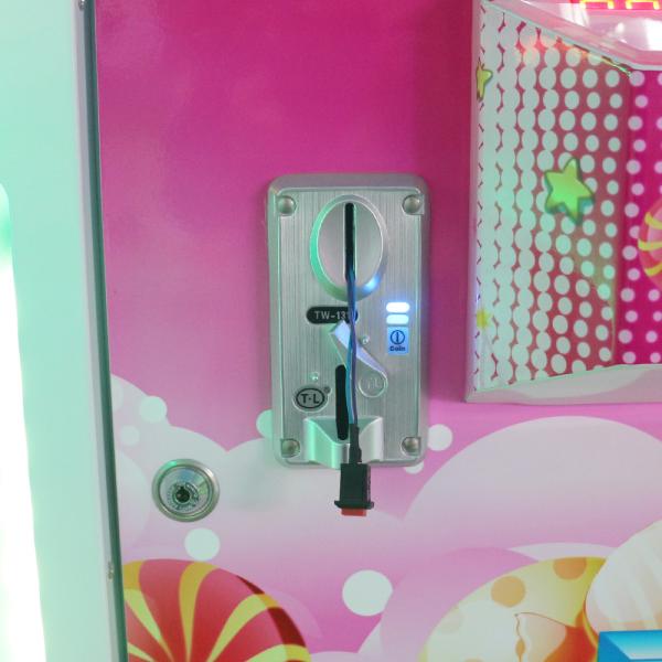 Аркада эксплуатируемая монеткой подвергает игрока механической обработке детей подарка землекопа сахара призового Мулти