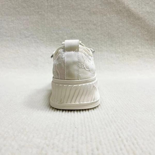 Women casual fashion shoes with breathable meth surface and lace up