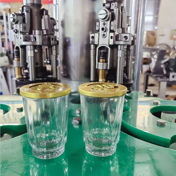 2000b/h Automatic Capping Machine 1.1kw Aluminium Capping Machine For Liquor And Oral Liquid Bottle