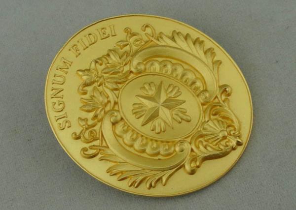 Woman Souvenir Badges , Zinc Alloy 3D Gold Plating Badge And Push Pin