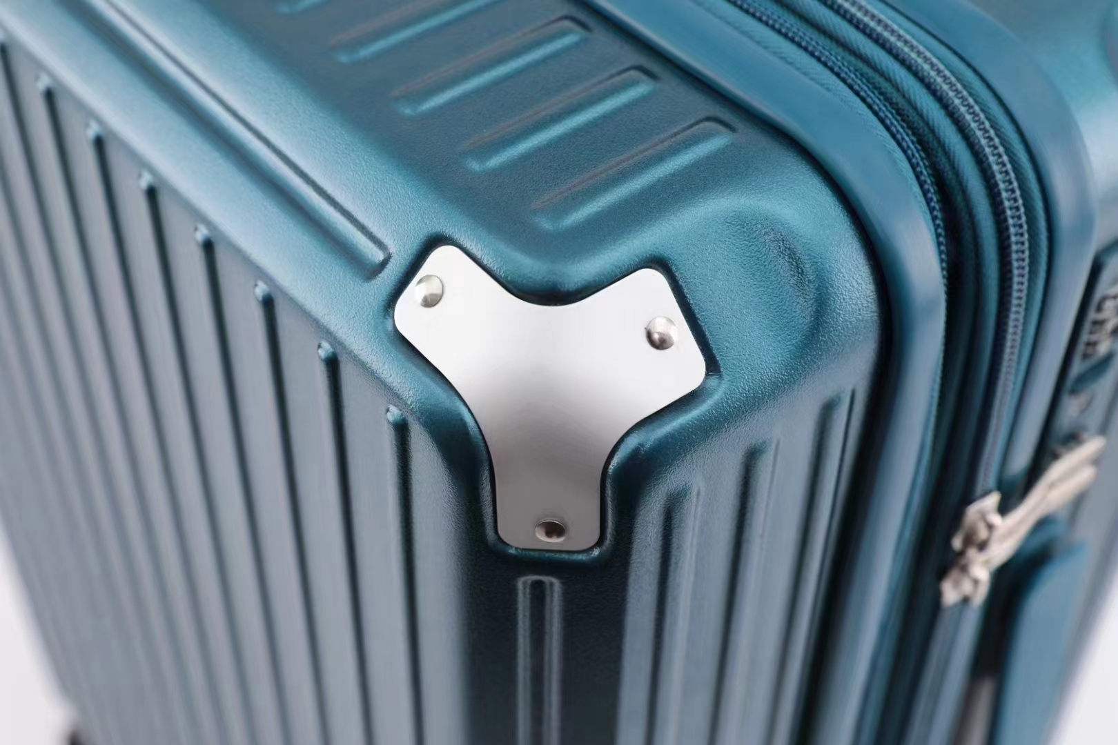 Best Selling Multi-Function Travel Case Luggage Set Outdoors Spinner Suitcase USB Charging Port Cup Holder Aluminum PC Materials