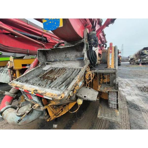 Pompes à béton d'occasion 46m Usine de mélange de béton Équipement lourd Pompes à béton