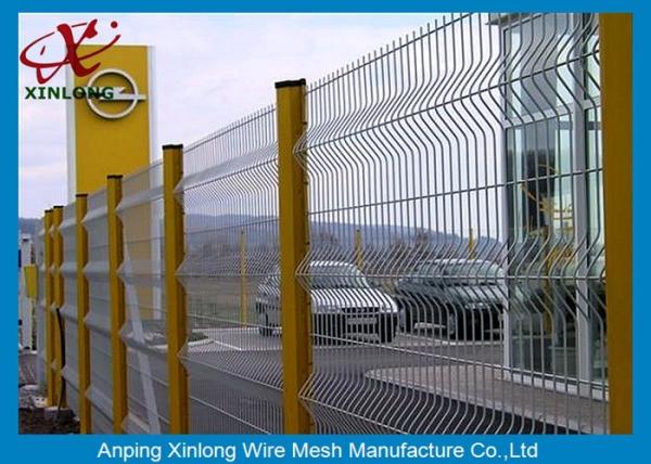 Dark Green Welded Wire Mesh Fencing Panels , Wire Panel Fence Peach Shape Post