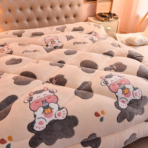 Stay Warm and Luxurious with Our Ready Stock Velvet Embroidered Heavy Quilt