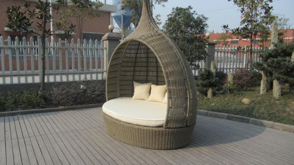 Tear Drop Shape Outdoor Rattan Daybed For Swimming Pool / Poolside