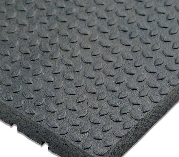 Embedded 4mm Steel Plate Barn Stall Mats SBR Material Passage Matting