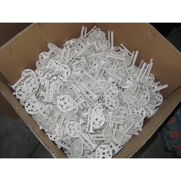 Система изоляции другого цвета повторно использовала пластиковый ноготь шпонки используемый для сооружения стены